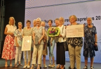 Das Bild zeigt die Preisträger des Ehrenamtspreises.