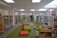 Das Bild zeigt die Innenräume der neuen Stadtbibliothek.