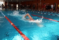 Schwimmer in Schwimmbad